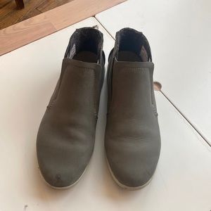 Olukai Hawai’iloa Manu Hope leather ankle boots